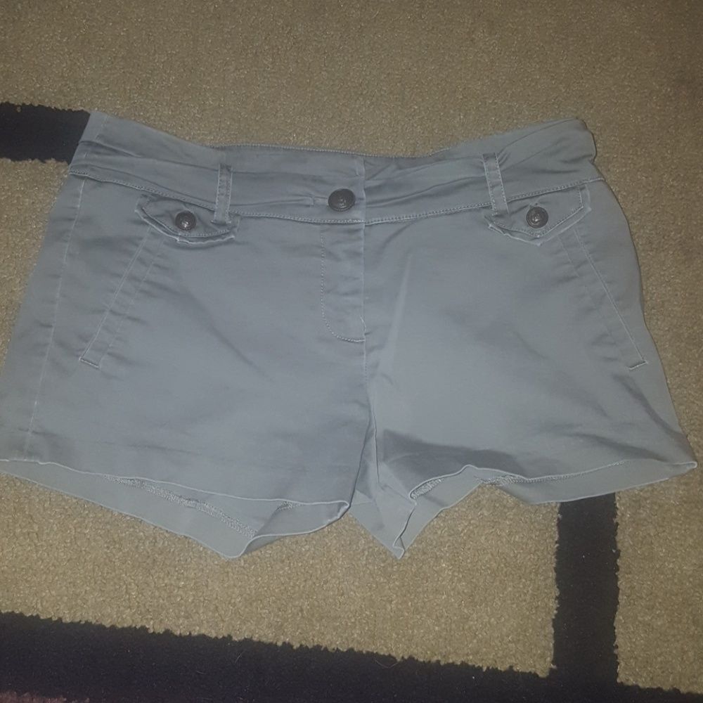 Bebe army green pocket shorts size 4